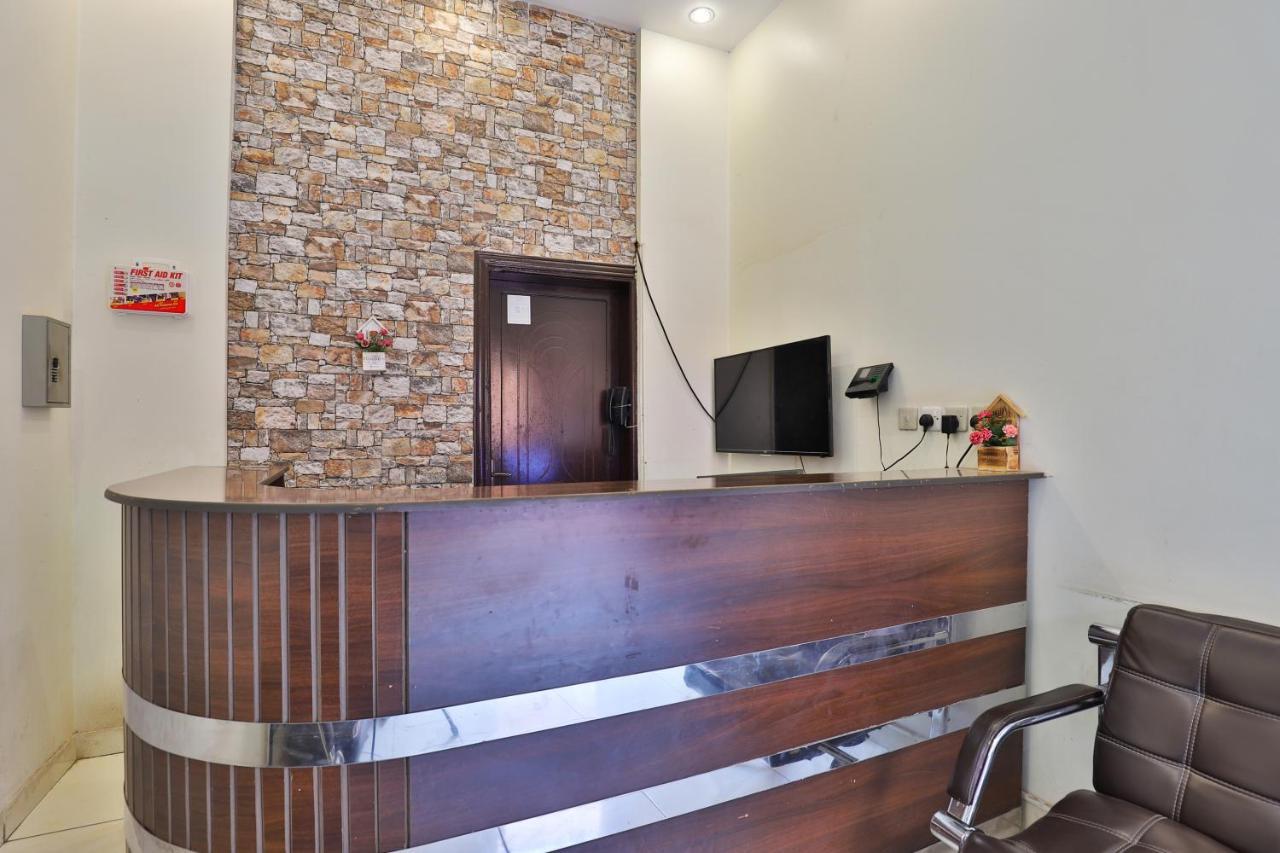 טאבוק Oyo 301 Asfrine Hotel Apartment מראה חיצוני תמונה